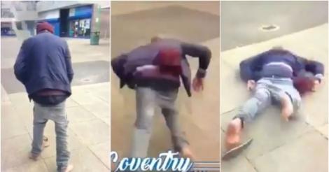 S-a filmat în timp ce și-a bătut joc de un nevoiaș, pe stradă! L-a lovit, iar omul s-a izbit cu fața de pământ! Imagini tulburătoare! Video