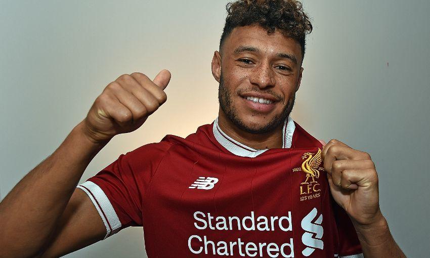 Alex Oxlade-Chamberlain şi-a prelungit contractul cu Liverpool