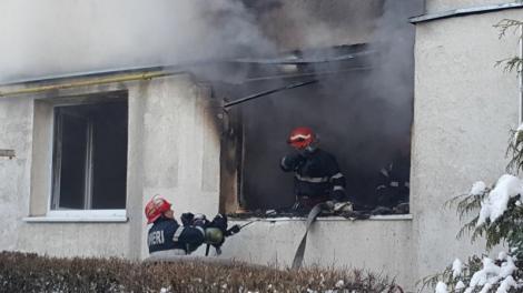 Casa unei familii din Dâmbovița a fost incendiată după ce hoții au luat 150.000 de lei. Hoții au plănuit totul în detaliu