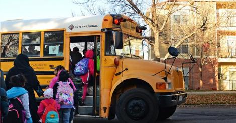 Transport gratuit elevi cu autobuze școlare, din 9 septembrie. Trasee anunțate