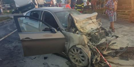Accident grav în Sibiu. Un tânăr cu un BMW a izbit frontal un TIR de pe contrasens și a murit pe loc. Circulație blocată