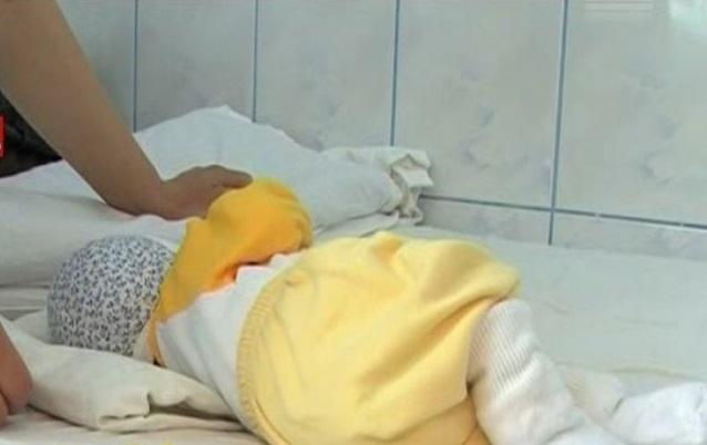 Un copil de un an, din Vaslui, a băut dintr-o cană otravă pentru purici. Bebelușul e &icirc;n stare gravă