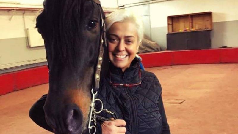 Monica Anghel, concurentă Te cunosc de undeva!, a obținut permisul auto care-i permite să tracteze remorci pentru cai