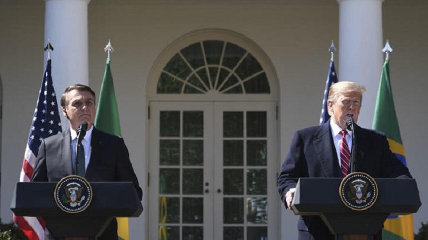 Brazilia facilitează deportarea brazilienilor fără acte din SUA, la presiunea administraţiei Trump