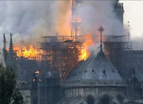 Brazilia respinge ajutorul G7 şi îl ironizează pe Macron dând ca exemplu incendiul de la Notre-Dame
