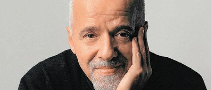 Scriitorul Paulo Coelho a prezentat public scuze Franţei şi cuplului Macron pentru "isteria" lui Bolsonaro