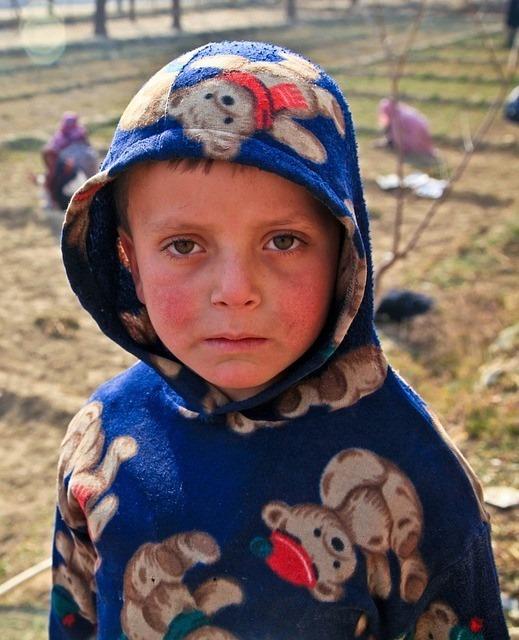 Scrisoare dureroasă către familie: "Vreau m&acirc;ncare și apă. Nu vreau să fiu lovit". Părinții &icirc;l băteau și &icirc;i vindeau jucăriile p&acirc;nă a ajuns să fie dat spre adopție