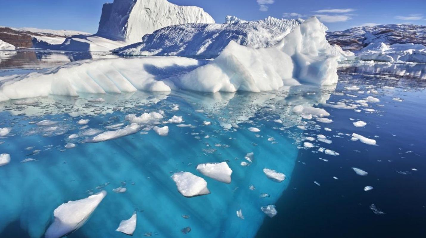 Fenomen fără precedent &icirc;n Groenlanda! Temperaturile din termometre au crescut at&acirc;t de mult, &icirc;nc&acirc;t copiii se joacă la plajă