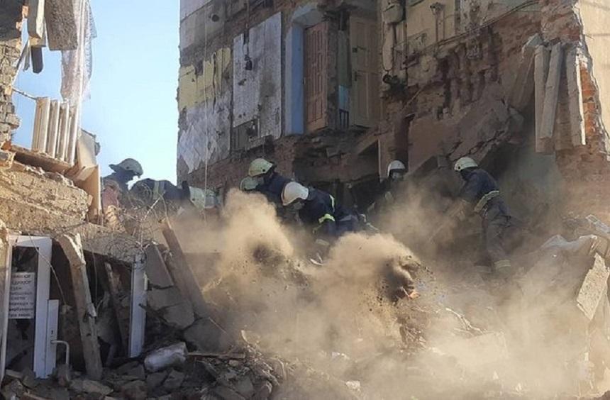 Opt persoane, &icirc;ntre care un copil, au murit &icirc;n Ucraina &icirc;n urma prăbuşirii unei clădiri