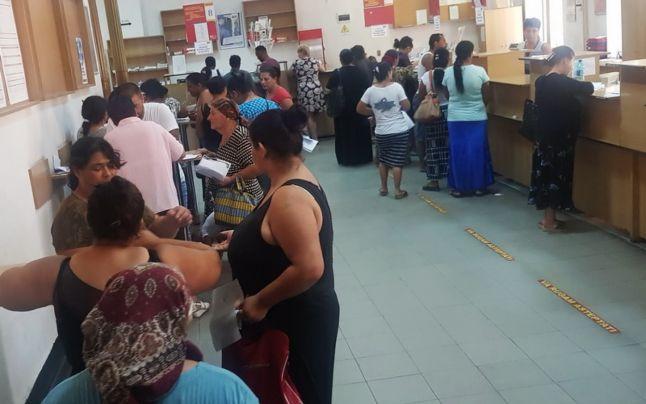 Poșta din Bihor, asaltată de femei pentru a primi ajutoare pentru &rdquo;mame eroine&rdquo;: &rdquo;Trebuie să luăm indemnizație de 6-7000 de lei, dar ne mințesc!&rdquo;