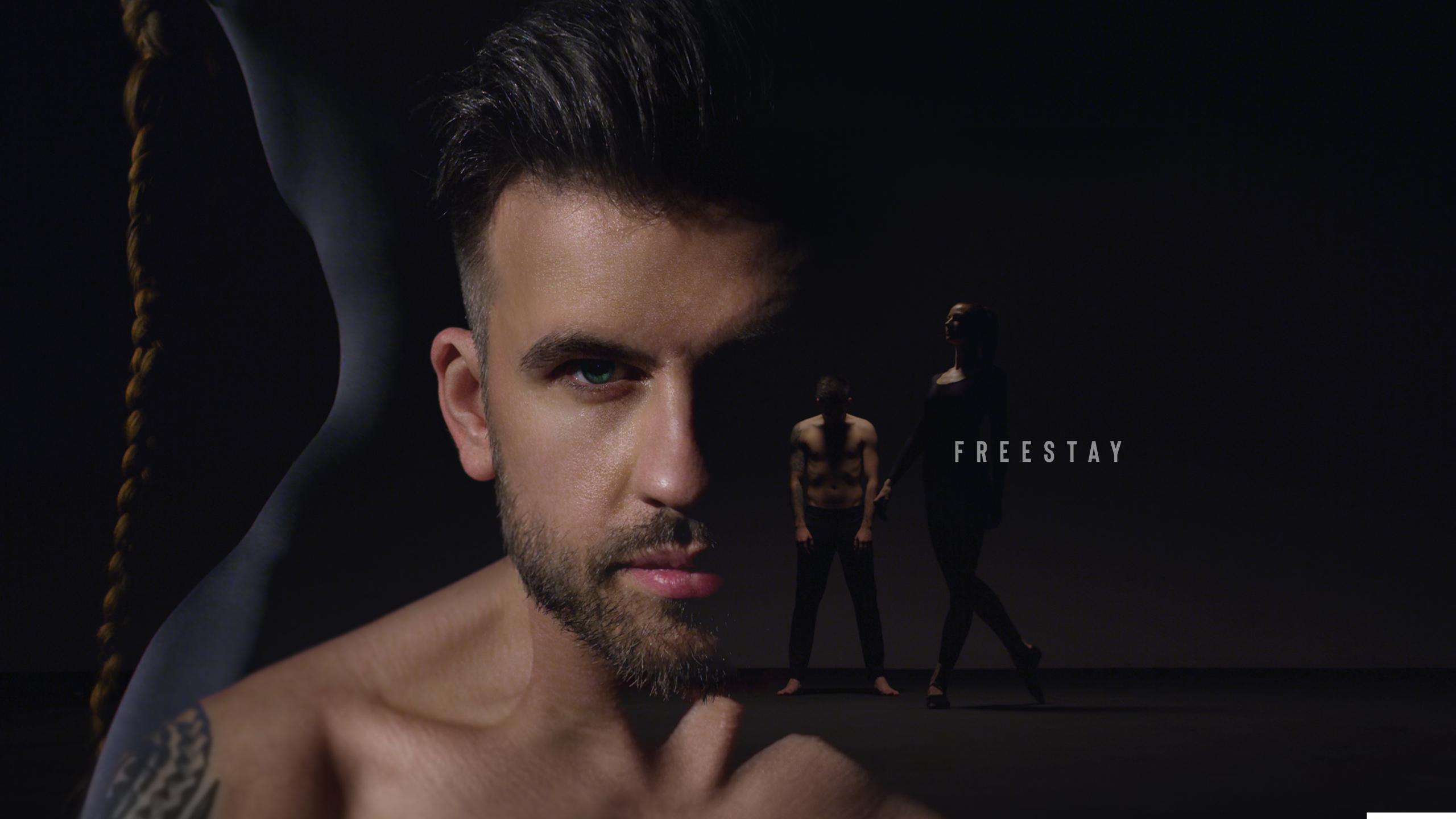 FreeStay a lansat un nou single, despre cum &bdquo;Ești" &icirc;n cuplu! Florin Ristei, videoclip incendiar cu o balerină superbă! Trebuie să dai play! Video