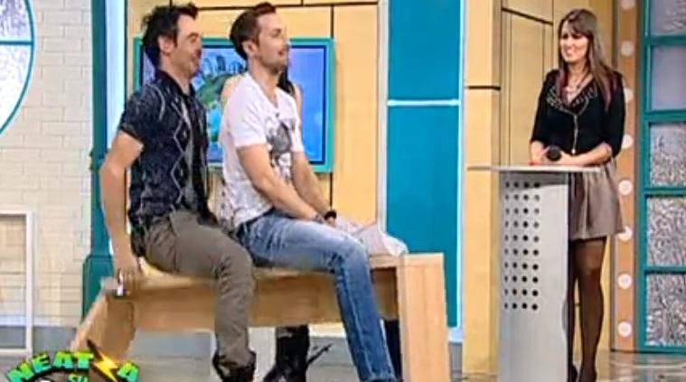 Răzvan și Dani, căzătură de milioane &icirc;n direct! Matinalii au rupt biroul la propriu (VIDEO)