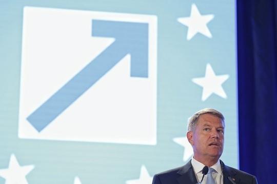 PNL &icirc;ncepe str&acirc;ngerea de semnături pentru candidatura lui Iohannis la prezidenţiale pe 10 august