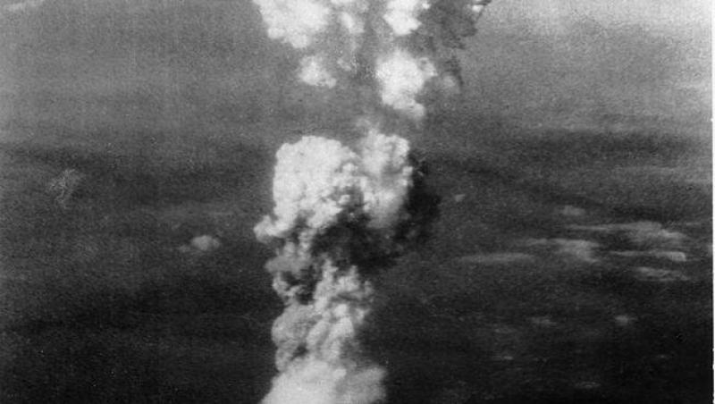 Dezastrul de la Hiroshima, prin ochii unei tinere asistente. „Le cădea pielea de pe ei. Țipau. Trupurile lor s-au umplut de viermi. Au murit unul după altul”