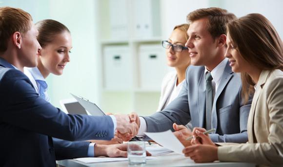 STUDIU: 17,5% dintre directorii executivi ai celor mai mari companii listate la nivel global şi-au părăsit poziţiile anul trecut