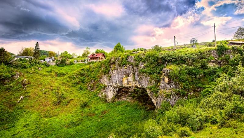 Locul misterios din România în care se spune că ar fi locuit Dracul! „Aici a venit Dumnezeu pentru a-l pedepsi pe Lucifer”