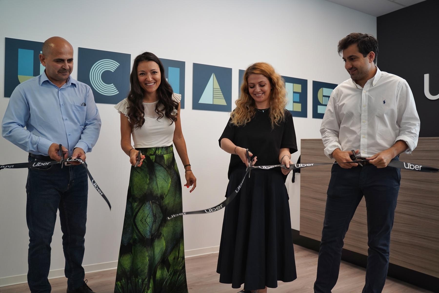 Uber deschide &icirc;n Bucureşti cel mai mare centru de asistenţă pentru şoferi şi curieri din Europa Centrală şi de Est