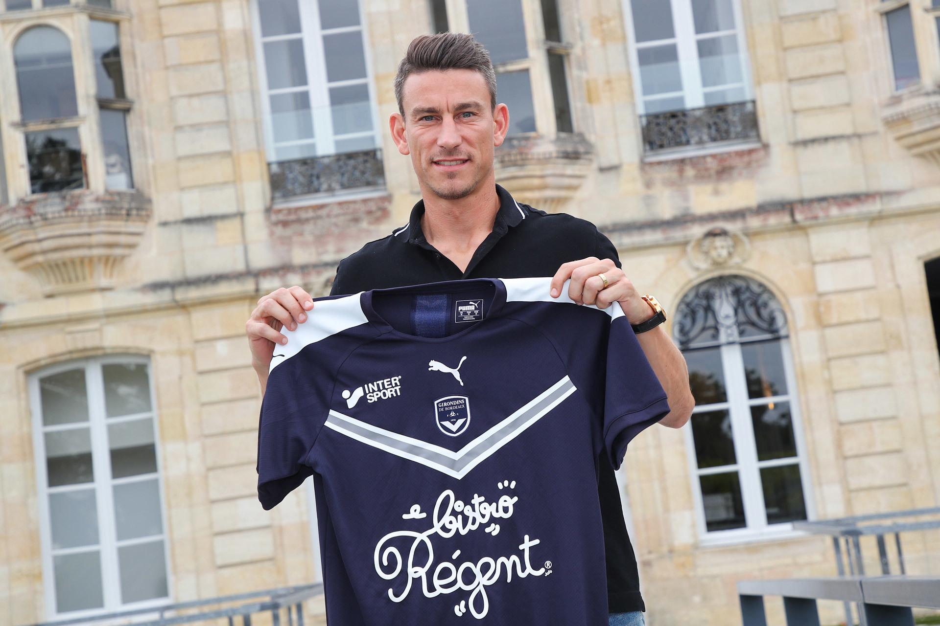 Laurent Koscielny a semnat cu Bordeaux