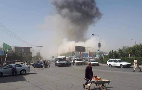Atentat la un comisariat de poliție din Kabul. Aproximativ 80 de persoane au fost rănite