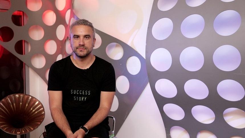 Zoli Toth va c&acirc;nta &icirc;n deschiderea Festivalului Internaţional Cerbul de Aur