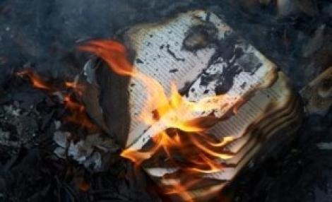 Guvernul turc a distrus peste 300.000 de cărţi şi manuale după puciul din 2016