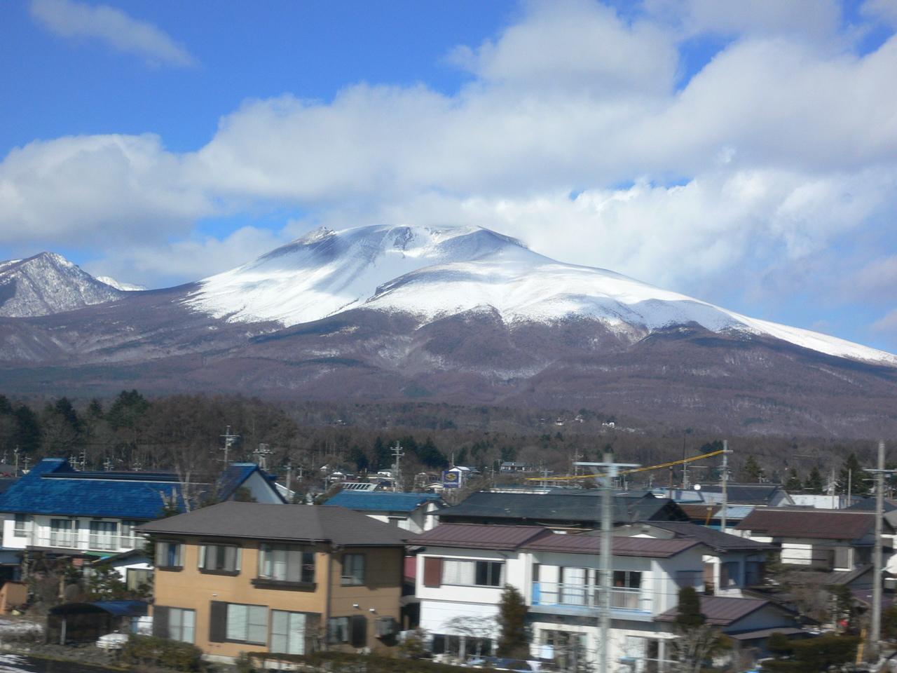 Un vulcan, Muntele Asama, intră &icirc;n erupţie &icirc;n Japonia şi antrenează o restricţionare a accesului