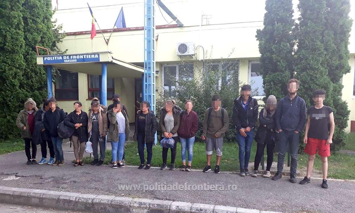 Arad: Cincisprezece cetăţeni irakieni care au &icirc;ncercat să treacă ilegal frontiera &icirc;n Ungaria, prinşi de poliţiştii din Vărşand