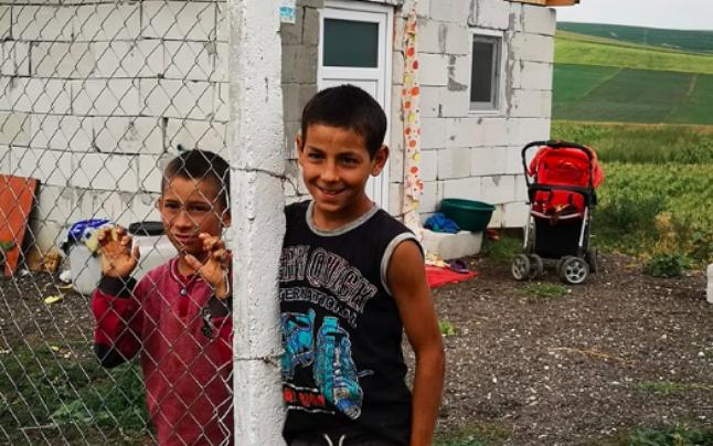 Un copil de 12 ani exploatat &bdquo;la stăp&acirc;n&rdquo; pentru 300 de lei pe lună, ignorat de polițiști! &bdquo;L-au lăsat să facă autostopul, să dea de un Dincă constănţean&rdquo;