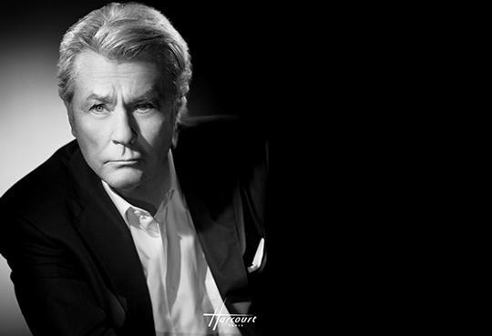 Alain Delon a suferit un accident cardio-vascular cerebral şi se recuperează &icirc;ntr-o clinică din Elveţia