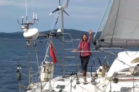 Britanica Jeanne Socrates a devenit cea mai vârstnică persoană care a navigat singură în jurul lumii