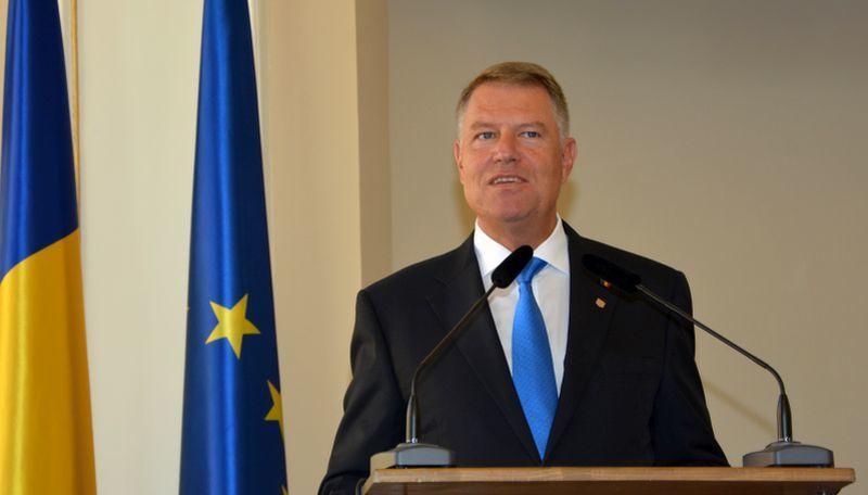 Klaus Iohannis a decorat doi foşti funcţionari europeni cu Ordinul Naţional &rdquo;Pentru Merit&rdquo; &icirc;n grad de Comandor