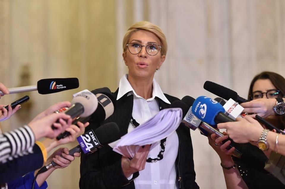 Raluca Turcan: Viorica Dăncilă apelează la scamatorii pentru că nu poate str&acirc;nge cele 233 de voturi &icirc;n Parlament