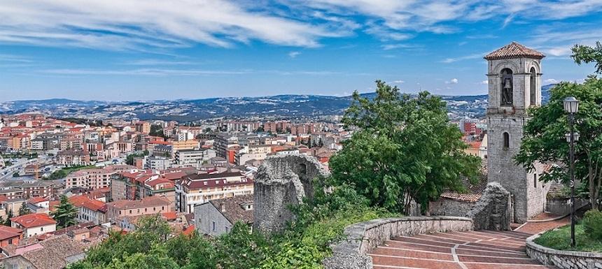 O regiune subpopulată din Italia oferă vizitatorilor 25.000 de euro dacă se mută &icirc;n satele sale