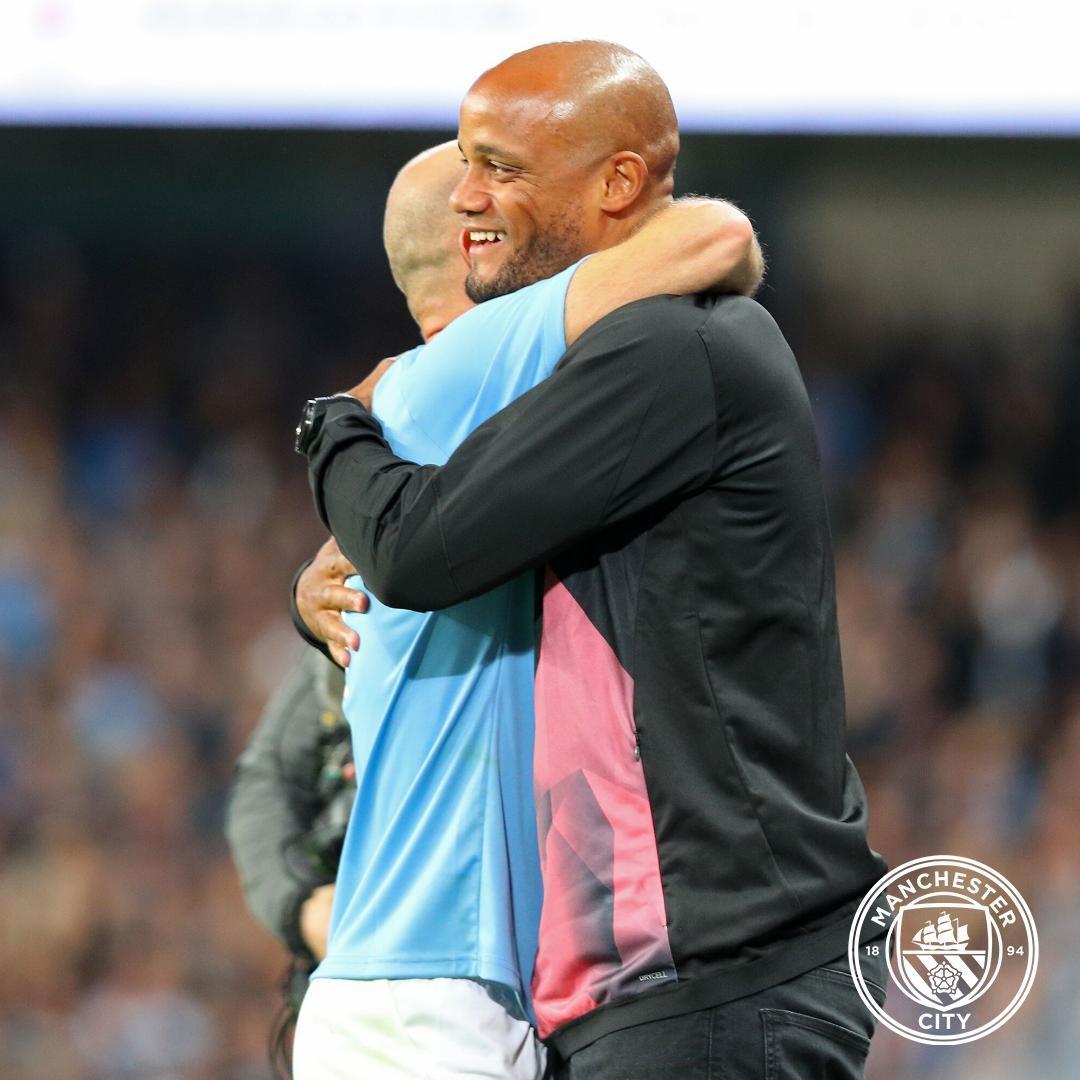 Gary Neville, Ryan Giggs şi Ashley Cole, printre vedetele care au jucat la retragerea lui Kompany; Belgianul nu a evoluat din cauza unei accidentări