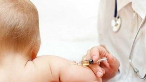 Copiii care nu sunt vaccinați sunt în pericol. Avertisment la nivel mondial: "Cei mici mor de boli care pot fi prevenite!"
