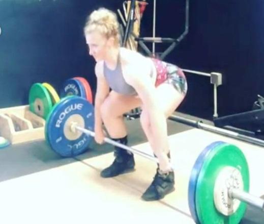 Filmare horror la sala de sport! Antrenoarea și-a rupt m&acirc;na &icirc;n văzul tuturor! Ce a urmat | VIDEO