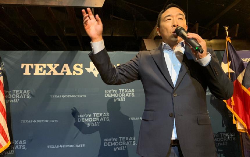 Un candidat democrat, Andrew Yang, urmează să finanţeze zece familii cu 1.000 de dolari pe lună timp de un an din banii de campanie, pentru a-şi promova ideea unui venit minim universal