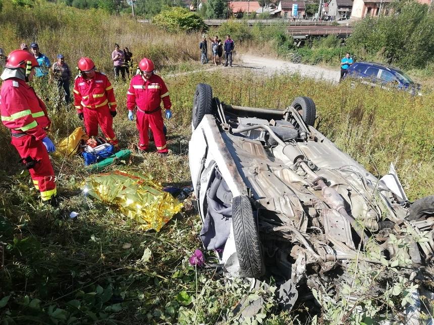 Un mort şi doi răniţi &icirc;n urma unui accident &icirc;n judeţul Hunedoara - FOTO