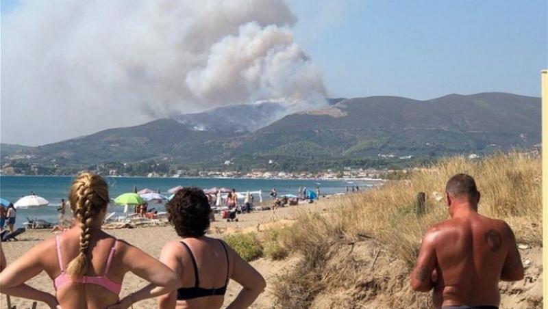 Grecia arde din nou. Localităţi de pe insula Zakynthos au fost evacuate din cauza incendiilor. Imagini apocaliptice
