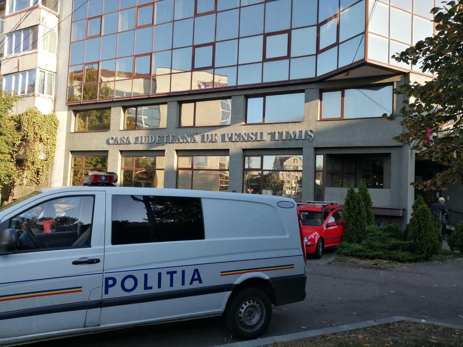 Hoţii au furat aproximativ 50.000 de euro din două seifuri ale Casei de Pensii Timiş