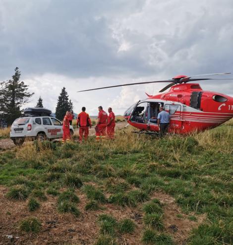 O turistă aflată pe munte a solicitat elicopterul SMURD pentru că și-a rupt un deget. Reacție publică: "Ne-a chemat să-i cărăm rucsacul"