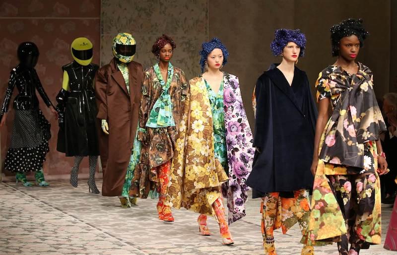 Un nou val de proteste a venit pe străzile din Londra! Săptăm&acirc;na Modei a creat din nou haos printre protestatari - VIDEO