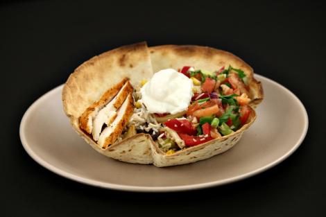 Rețeta Burrito Bowl. Un preparat inspirat din bucătăria mexicană.