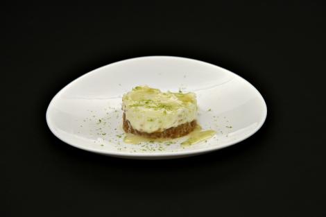 Rețeta Cheesecake cu castravete și lime. Un desert cu o combinație inedită de ingrediente.