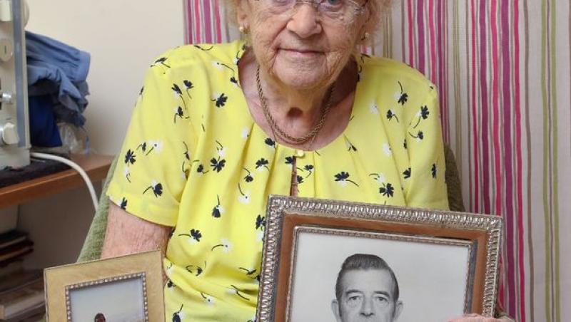 O străbunică de 94 de ani s-a tatuat pentru prima dată în viața ei! Mesajul pe care l-a ales este sfâșietor! „A suportat durerea mai bine decât un culturist”. Foto