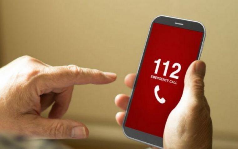 Doi adolescenți au sunat la 112, au țipat, iar apoi au &icirc;nchis! Zeci de polițiști s-au chinuit să-i localizeze