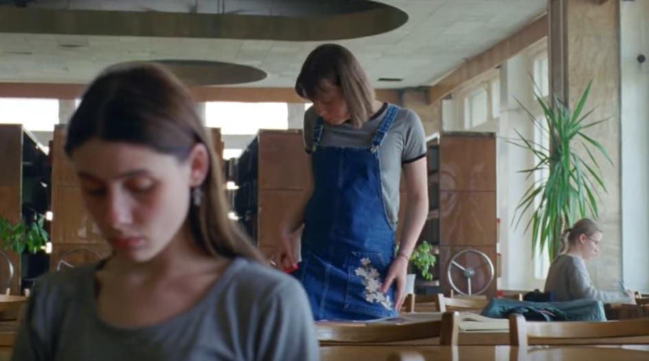 Video. &bdquo;E dezgustător! Așa ceva nu e pentru tv!&rdquo;. Reclamă revoltătoare la absorbante, care nu a fost INTERZISĂ la televizor