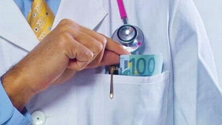 Medic prins cu mită la Iași. A fost condamnat la trei ani cu suspendare