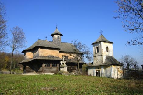 Cea mai tare biserică din lume e în România: jumătate catolică, jumătate ortodoxă, plină de dragoni!
