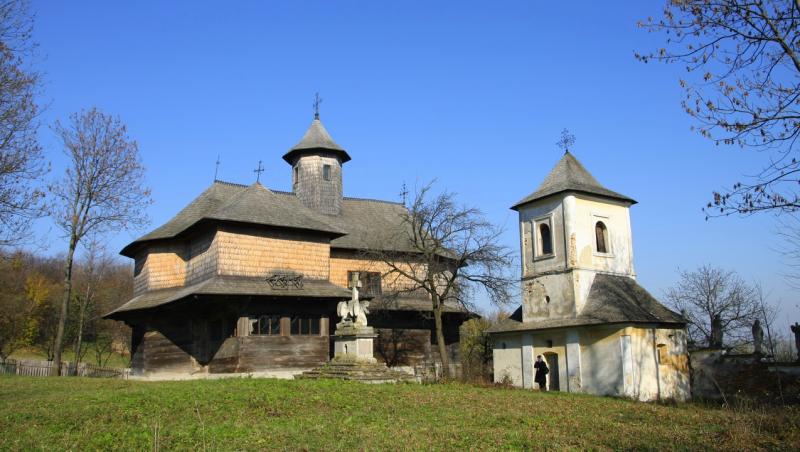Cea mai tare biserică din lume e în România: jumătate catolică, jumătate ortodoxă, plină de dragoni!